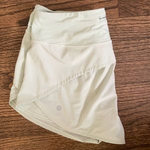Lulu shorts - size 8
